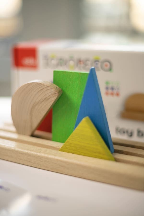 Деревʼяна головоломка - Фігури і тіні