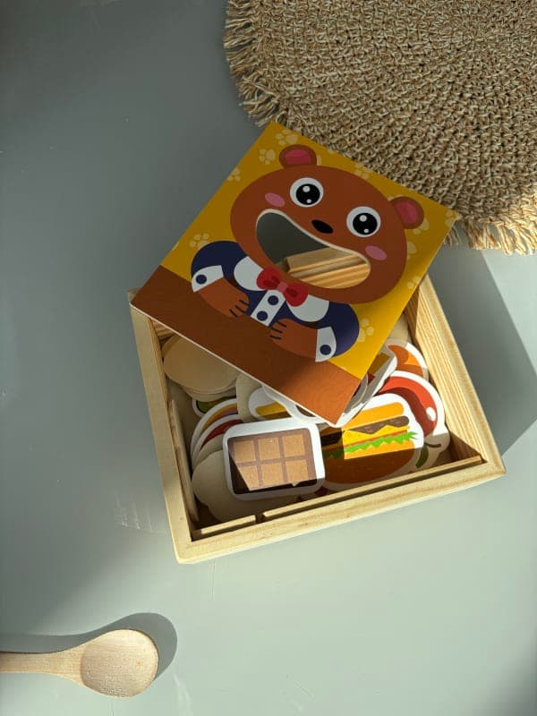 🐻 Bear feeding game — дерев’яна розвиваюча гра для малюків від 2 років.